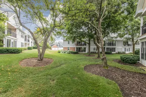 910 Persimmon Ln #B, Mount Prospect, IL 60056 photo 28