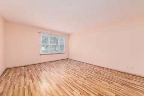 910 Persimmon Ln #B, Mount Prospect, IL 60056 photo 12