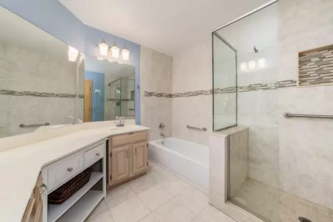 910 Persimmon Ln #B, Mount Prospect, IL 60056 photo 13
