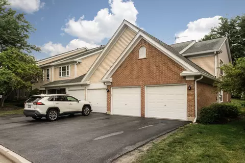 910 Persimmon Ln #B, Mount Prospect, IL 60056 photo 2