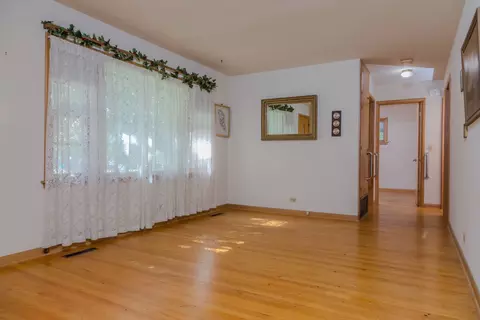 Living - 129 N Chase Ave, Bartlett, IL 60103 photo 2 of 3