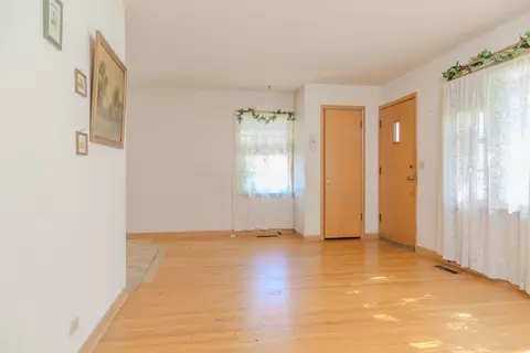 Living - 129 N Chase Ave, Bartlett, IL 60103 photo 3 of 3