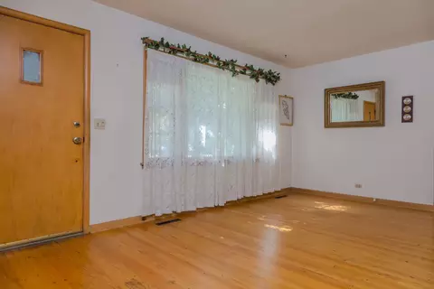 Living - 129 N Chase Ave, Bartlett, IL 60103 photo 1 of 3