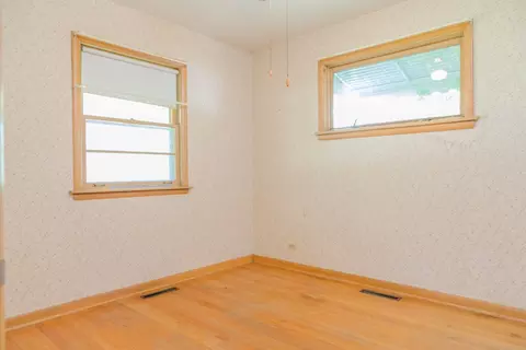Bedroom - 129 N Chase Ave, Bartlett, IL 60103 photo 3 of 3
