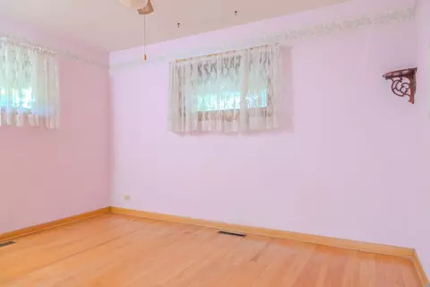 Bedroom - 129 N Chase Ave, Bartlett, IL 60103 photo 2 of 3