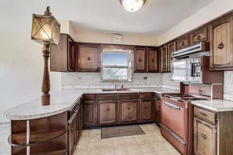 Kitchen - 1927 Herbert Ave, Berkeley, IL 60163 photo 2 of 8