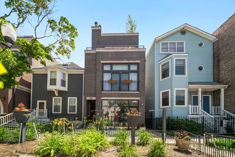 2217 W Roscoe St #3, Chicago, IL 60618