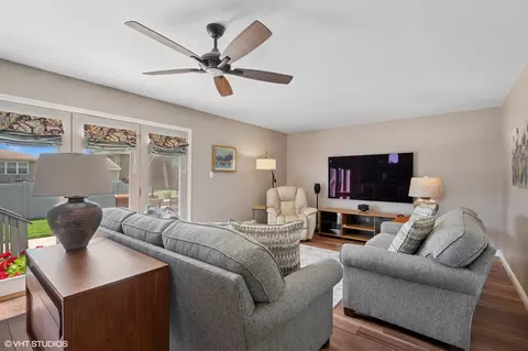 Living - 5109 147th Ct, Midlothian, IL 60445 photo 4 of 4