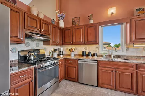 Kitchen - 5109 147th Ct, Midlothian, IL 60445 photo 1 of 2