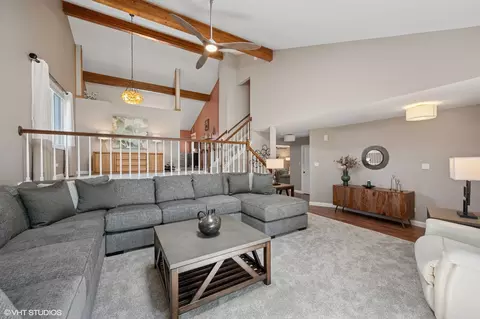 Living - 5109 147th Ct, Midlothian, IL 60445 photo 2 of 4
