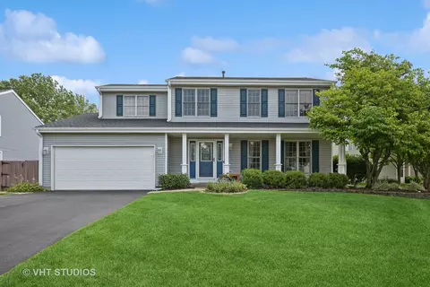 1623 Deerhaven Dr, Crystal Lake, IL 60014