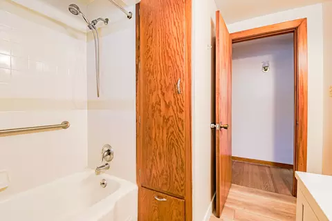 Bath - 904 Bowditch Ave, Aurora, IL 60506 photo 1 of 3