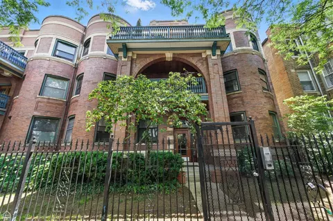 907 W Gordon Ter #3, Chicago, IL 60613