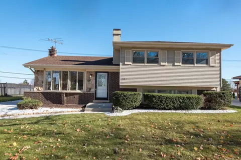 507 Wingate Dr, Schaumburg, IL 60193