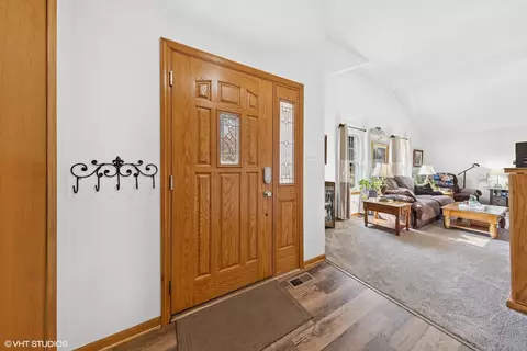 1908 Chestnut Hill Rd, Plainfield, IL 60586 photo 2