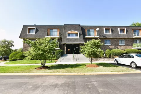 3856 S Parkway Dr #1E, Northbrook, IL 60062