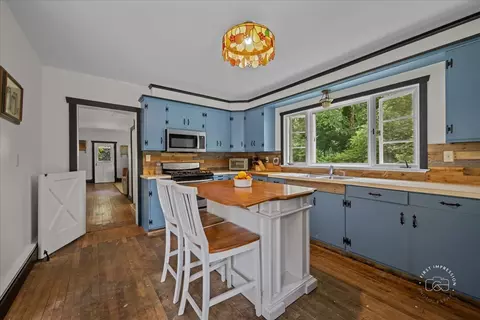 Kitchen - 32 W167 Army Trail Rd, Wayne, IL 60184 photo 2 of 3