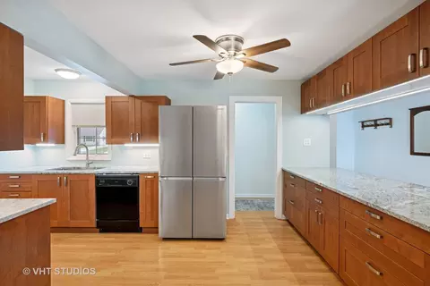 605 Northview Ln, Hoffman Estates, IL 60169 photo 6