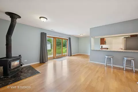 605 Northview Ln, Hoffman Estates, IL 60169 photo 3
