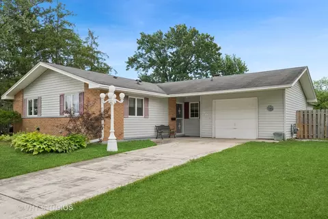 605 Northview Ln, Hoffman Estates, IL 60169