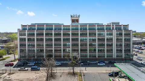 3963 W Belmont Ave #613, Chicago, IL 60618