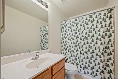 Bath - 2474 Spring Valley Ct, Aurora, IL 60503 photo 3 of 3