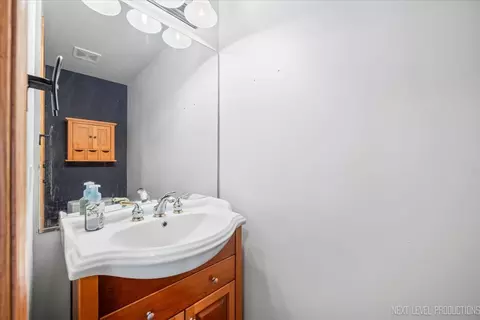 Bath - 2474 Spring Valley Ct, Aurora, IL 60503 photo 1 of 3