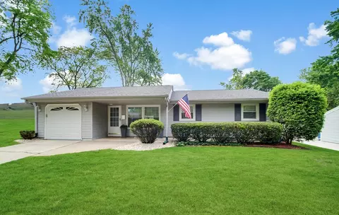 1607 Warwick Ln, Schaumburg, IL 60193