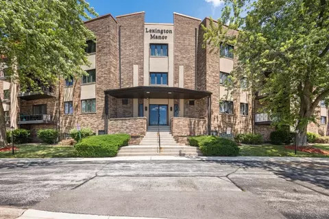 7100 W 95th St #110, Oak Lawn, IL 60453