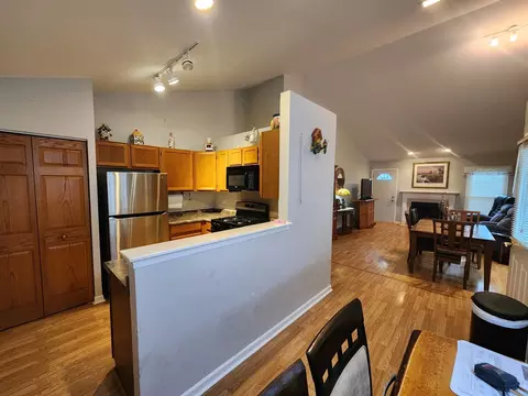 Kitchen - 1036 Georgian Pl, Bartlett, IL 60103 photo 1 of 2
