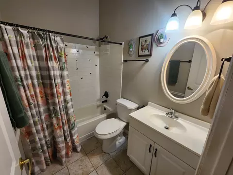 Bath - 1036 Georgian Pl, Bartlett, IL 60103 photo 1 of 2