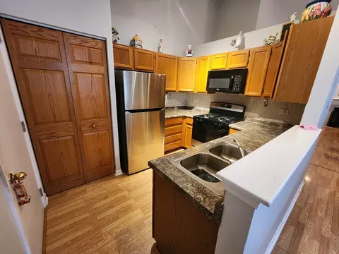 Kitchen - 1036 Georgian Pl, Bartlett, IL 60103 photo 2 of 2
