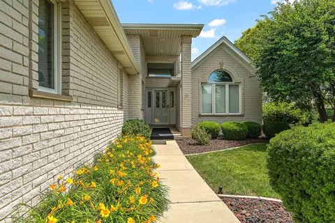 16243 Hummingbird Hill Dr, Orland Park, IL 60467