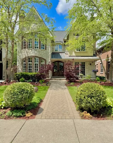 1104 S Vine Ave, Park Ridge, IL 60068