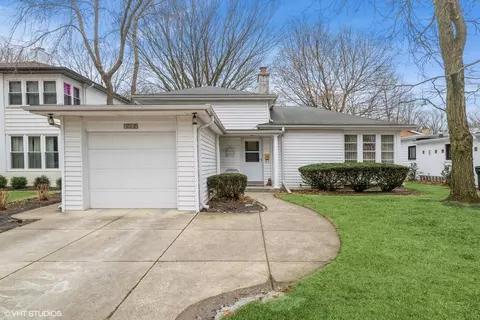 9509 Lincolnwood Dr, Evanston, IL 60203