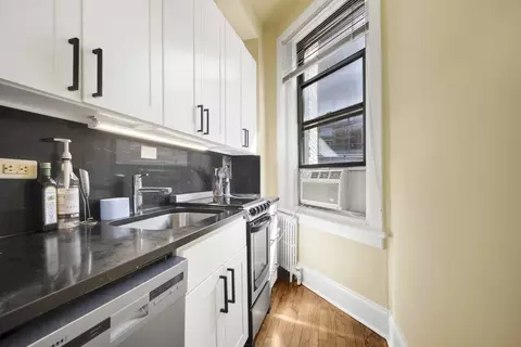 Kitchen - 63 E Cedar St #4B, Chicago, IL 60611 photo 1 of 3