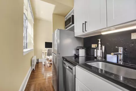 Kitchen - 63 E Cedar St #4B, Chicago, IL 60611 photo 2 of 3