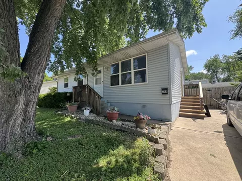 244 S Hadsall St, Genoa, IL 60135