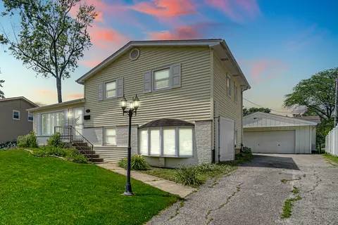 5640 Victoria Dr, Oak Forest, IL 60452