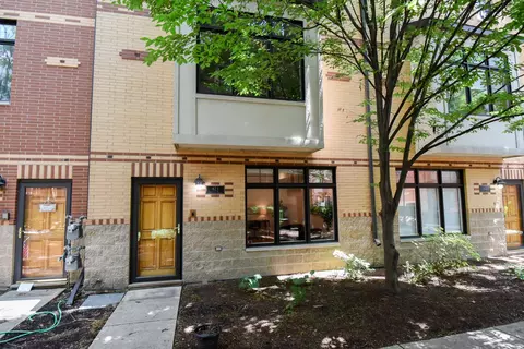 423 Chestnut Ln, Oak Park, IL 60302