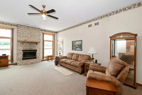 Living - 2235 177th St, Lansing, IL 60438 photo 2 of 3