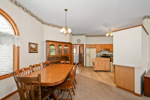 Dining - 2235 177th St, Lansing, IL 60438 photo 2 of 3