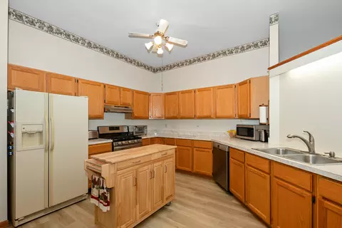 Kitchen - 2235 177th St, Lansing, IL 60438 photo 1 of 3