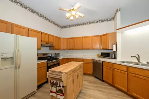 Kitchen - 2235 177th St, Lansing, IL 60438 photo 2 of 3