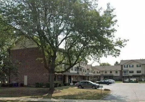 1486 W Jefferson Ave #C, Naperville, IL 60540