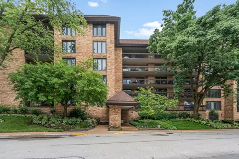1671 Mission Hills Rd #106, Northbrook, IL 60062