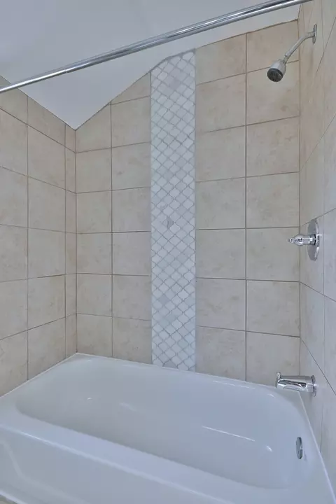 Bath - 2024 S 24th Ave, Broadview, IL 60155 photo 3 of 4