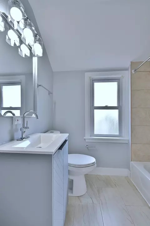 Bath - 2024 S 24th Ave, Broadview, IL 60155 photo 2 of 4