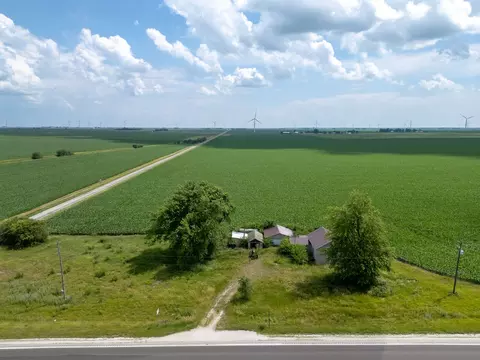 26439 E 3100 North Rd, Chenoa, IL 61726