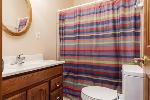 Bath - 1430 Michael Dr, Pecatonica, IL 61063 photo 4 of 4
